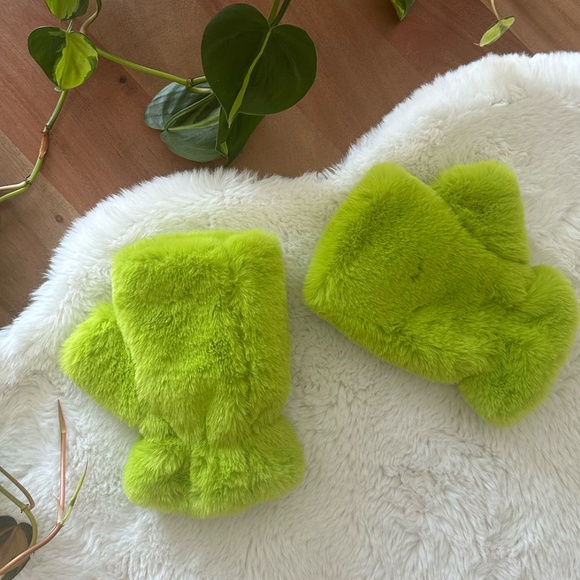 Apparis Accessories - Apparis Ariel Kiwi Faux Fur Fingerless Gloves